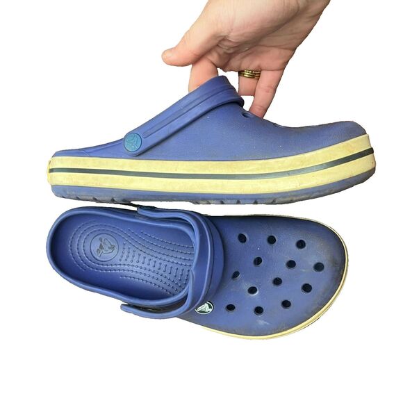 Crocs Classic Clogs Youth Blue Size 7 Rubber Slip on Straps Lightweight Casual - Picture 1 of 5
